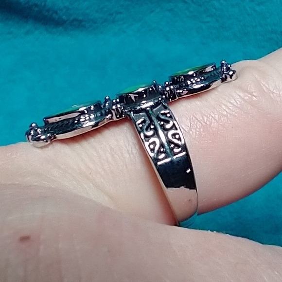 Silvertone green stone ring large intricate decorative long - Picture 4 of 5